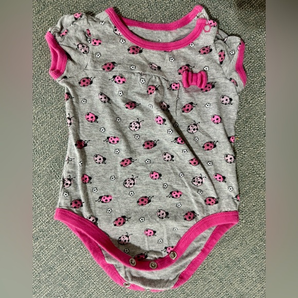 4-pcs 3 months bodysuits - short sleeves, bottom snaps. Used in good condition! - Picture 4 of 9